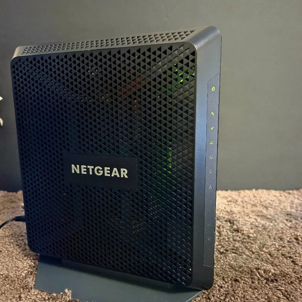 Netgear Nighthawk C7000v2 AC1900 Wi-Fi Cable Modem Router - Picture 2 of 6